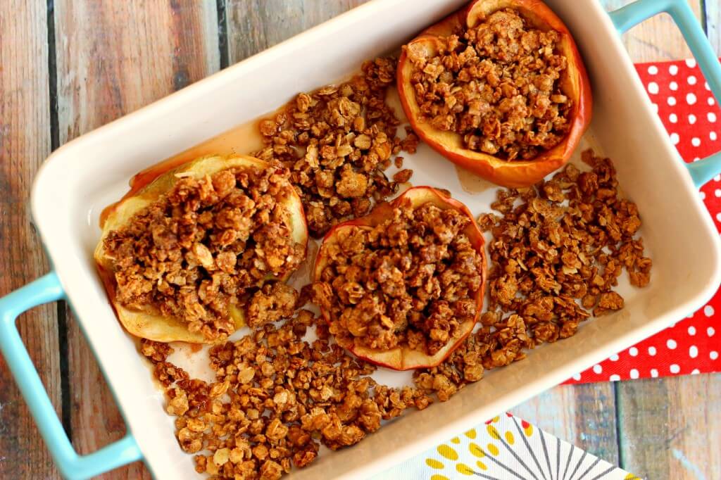 Baked Apples with Granola Pumpkin 'N Spice