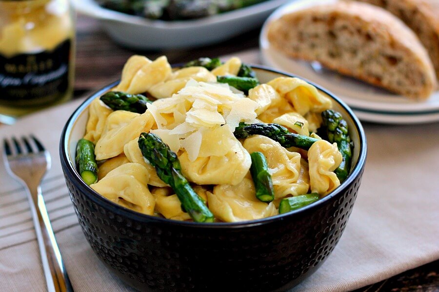 This Tortellini with Mustard Cream sauce combines cheese tortellini, asparagus and a creamy mustard sauce that is suitable for every mustard lover!