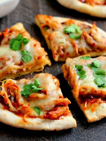 Filled with tender chicken, tangy barbecue sauce, and Mozzarella cheese, this Barbecue Chicken Pita Pizza is the perfect option for when hunger strikes.