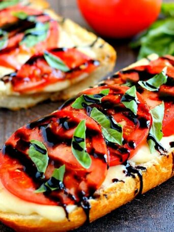 This Toasted Caprese Garlic Bread is made with hints of garlic and topped with ripe tomatoes, fresh basil, and creamy mozzarella cheese!