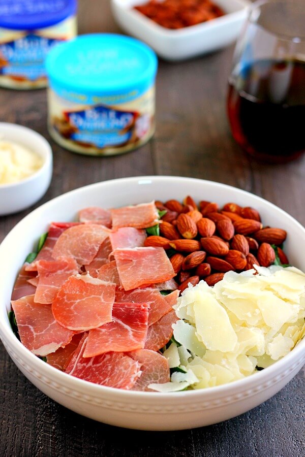 Packed with fresh arugula, salty prosciutto, roasted almonds and tossed in a light olive oil dressing, this Arugula and Prosciutto Almond Salad is light, refreshing and full of nutrients. It makes a delicious lunch on-the-go or a light dinner for those warm, summer nights!