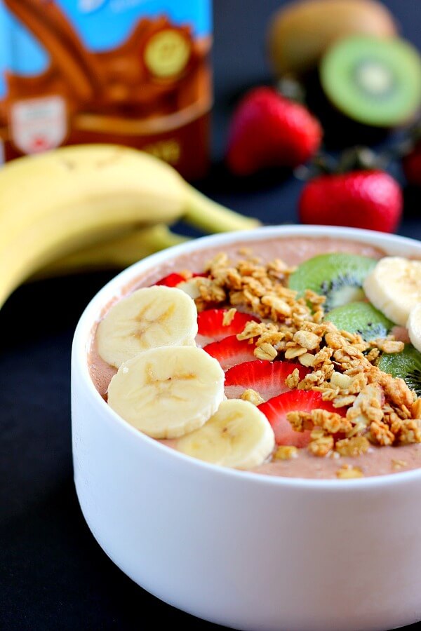 This Chocolate Peanut Butter Smoothie Bowl is jam-packed with nutrients, protein, and fuel to keep you going all day long. It contains just a few simple ingredients and is full of chocolate and creamy peanut butter. You'll never guess that this bowl is secretly healthy!