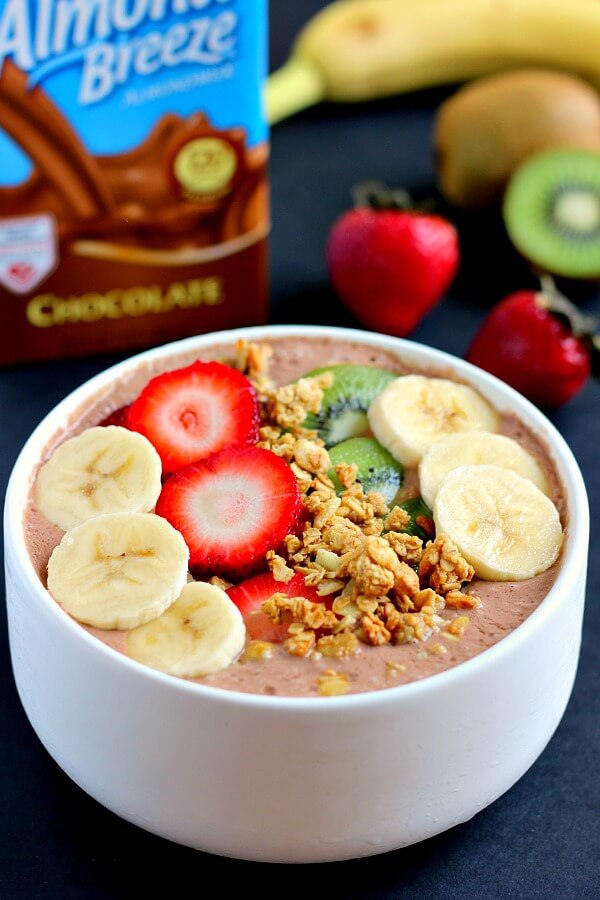 This Chocolate Peanut Butter Smoothie Bowl is jam-packed with nutrients, protein, and fuel to keep you going all day long. It contains just a few simple ingredients and is full of chocolate and creamy peanut butter. You'll never guess that this bowl is secretly healthy!
