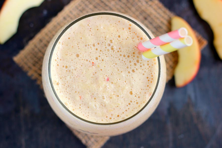 Filled with fresh apple cider, creamy Greek yogurt, and apple chunks, this smoothie is sweetened with Tate+Lyle® Honey Granules and is a refreshingly delicious drink!