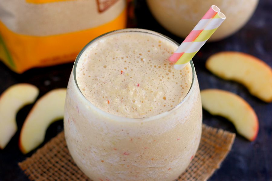 Filled with fresh apple cider, creamy Greek yogurt, and apple chunks, this smoothie is sweetened with Tate+Lyle® Honey Granules and is a refreshingly delicious drink!