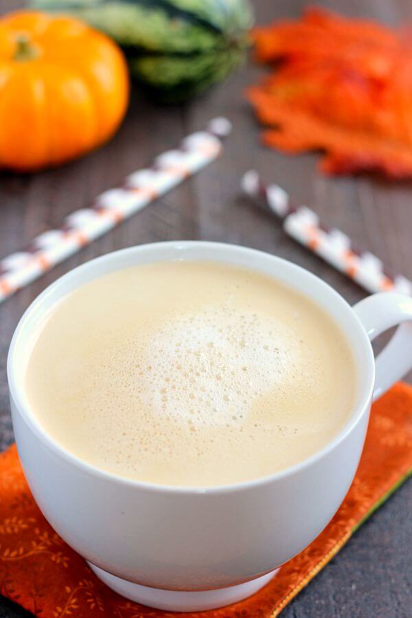 This Salted Caramel Latte is filled with warm flavors and is the perfect drink for when you need your coffee fix. It's easy to whip up and has a fraction of the calories that are found in coffee shop drinks! #coffee #coffeedrinks #latterecipes #caramellatte #saltedcaramel #saltedcaramellatte #fallrecipes #falldrinks