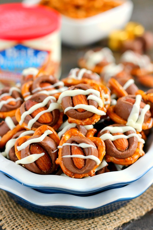 These Almond Pretzel Bites are filled with crunchy pretzels, Smokehouse Almonds, caramel candies, and drizzled with white chocolate. They're ready in minutes and make the perfect game day snack for when you crave a sweet and salty treat!