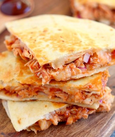 This BBQ Chicken Quesadilla is packed with tender chicken, tangy barbecue sauce, red onions, and mozzarella cheese. It makes the perfect weeknight meal and is ready in just 15 minutes!