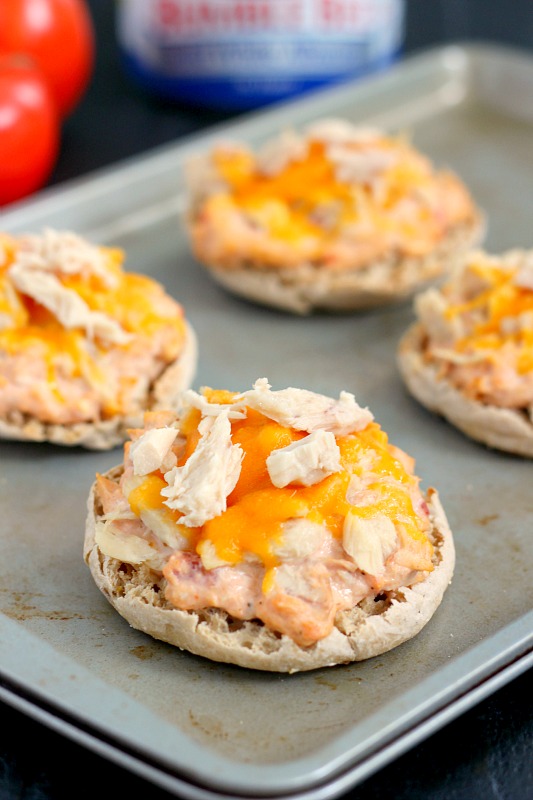 This Salsa Tuna Melt is full of flavor and comes together in minutes. Packed with Bumble Bee® Solid White Albacore, zesty salsa, and cream cheese, this easy meal is a lighter version of the classic dish!
