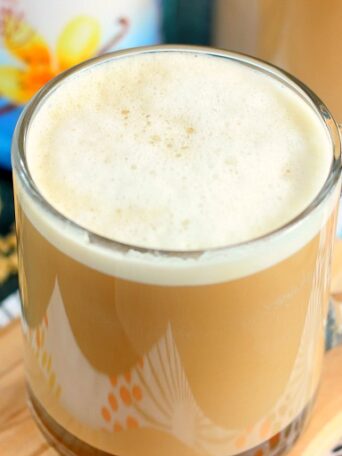 Packed with hints of brown sugar, smooth vanilla and a bold flavor, this Brown Sugar Vanilla Latte is easy to make and perfect for coffee lovers. This latte is a fraction of the calories found in your local coffee shop and so delicious, too!