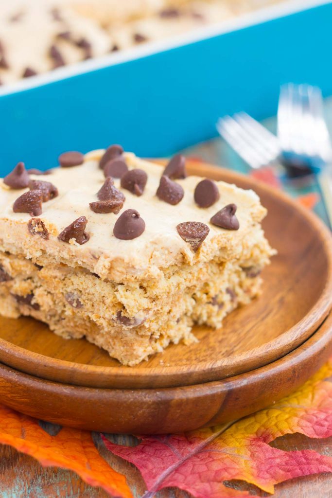 This No Bake Pumpkin Chocolate Chip Icebox Cake is an easy fall dessert that's layered with graham crackers, pumpkin spiced whipped cream, and chocolate chips. With just a few ingredients and minimal prep time, this dish is the perfect combination of pumpkin and chocolate! #iceboxcake #iceboxcakerecipes #pumpkiniceboxcake #nobakedesserts #pumpkindessert #falldesserts #falldessertrecipes 