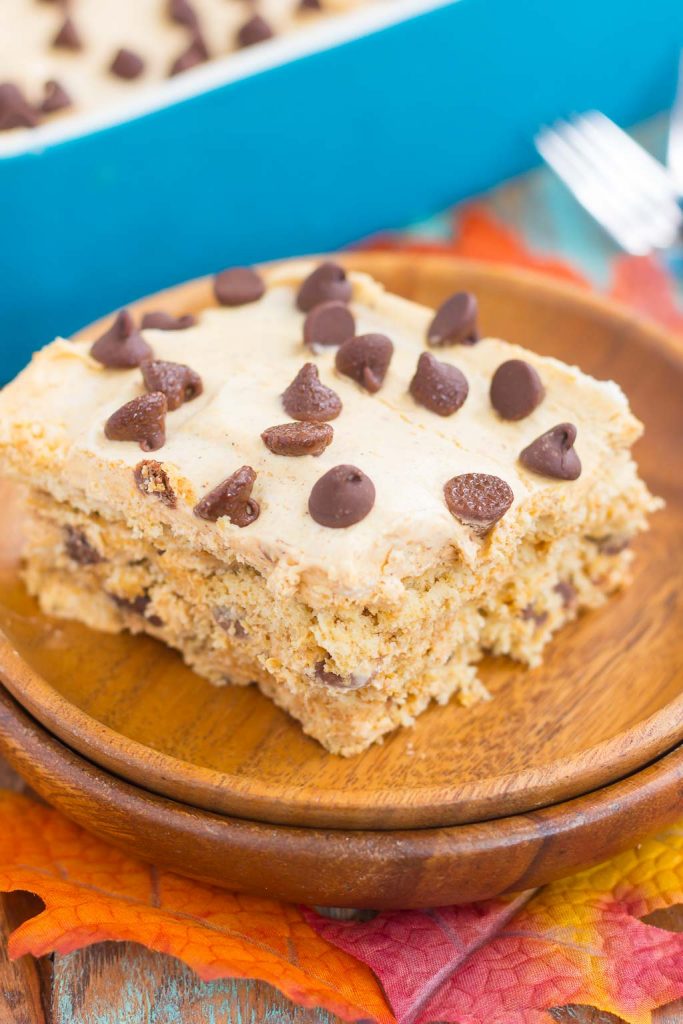 This No Bake Pumpkin Chocolate Chip Icebox Cake is an easy fall dessert that's layered with graham crackers, pumpkin spiced whipped cream, and chocolate chips. With just a few ingredients and minimal prep time, this dish is the perfect combination of pumpkin and chocolate! #iceboxcake #iceboxcakerecipes #pumpkiniceboxcake #nobakedesserts #pumpkindessert #falldesserts #falldessertrecipes 