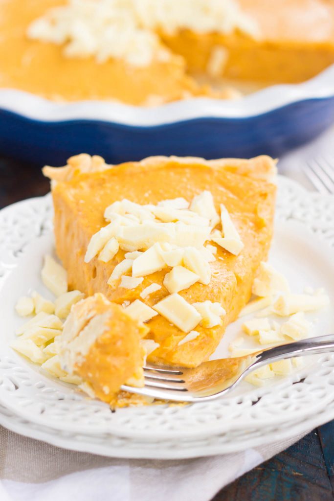 This Pumpkin White Chocolate Pie is filled with a creamy mixture of pumpkin and white chocolate pudding that's swirled to perfection. It's smooth, silky, and an easy, no-bake dessert! #nobake #nobakedesserts #nobakepies #pumpkinpie #whitechocolate #dessert #falldessert #fallrecipe #pumpkinrecipes