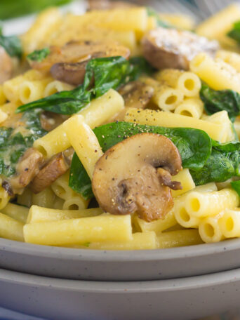 This Garlic Parmesan Pasta with Spinach and Mushrooms is an easy, 20 minute meal that the whole family will enjoy. Filled with fresh mushrooms, spinach, garlic and Parmesan cheese, this creamy pasta is bursting with flavor and ready in no time!