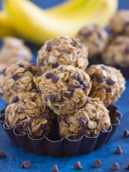 Packed with hearty oats, creamy peanut butter, bananas, and a sprinkling of chocolate, these no-bake Peanut Butter Banana Energy Bites make the perfect, on-the-go breakfast, snack, or even dessert!