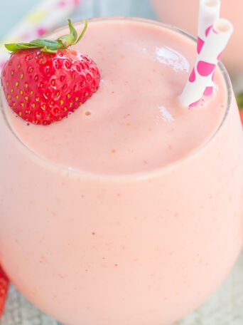 This Strawberry Peach Smoothie is thick, creamy, and packed with juicy strawberries and peaches. With just a few ingredients and hardly any prep time, this healthier breakfast or snack is perfect to satisfy your sweet tooth!