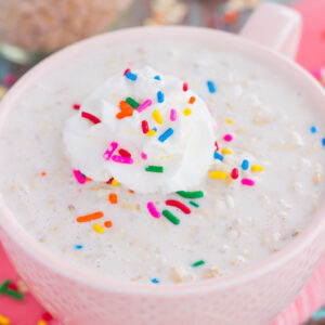 Cake Batter Overnight Oats are a sweet and healthier make-ahead breakfast. Hearty oats, Greek yogurt, and milk combine with the classic taste of cake batter, in oatmeal form. Whether you like your oats hot or straight from the fridge, this easy breakfast will fuel you all morning long!