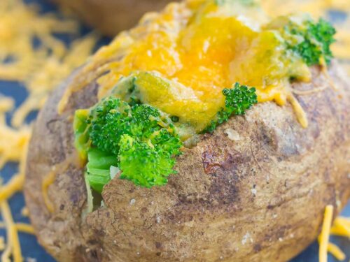 https://www.pumpkinnspice.com/wp-content/uploads/2017/01/broccoli-cheddar-stuffed-baked-potatoes-1-500x375.jpg