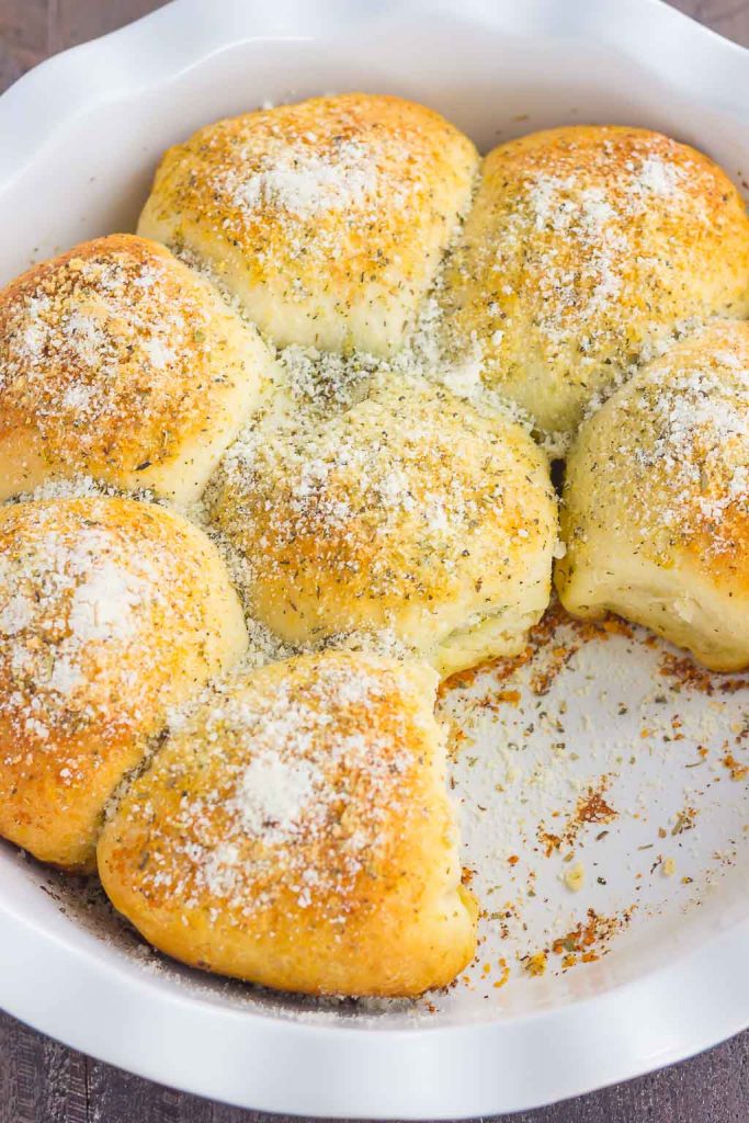 These Stuffed Cheesy Pesto Rolls are an easy dish to make for those hungry dinner guests. Soft and buttery rolls are filled with pesto sauce and mozzarella cheese, and then baked until golden. Crispy on the outsize and oozing with flavor on the inside, this simple roll is sure to wow even the pickiest of eaters!