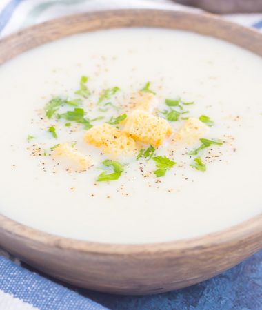This Creamy Cauliflower Soup is the perfect comfort dish for those chilly nights. Made in one pot, bursting with flavor, and ready in 30 minutes, this simple soup will warm you up all year long!