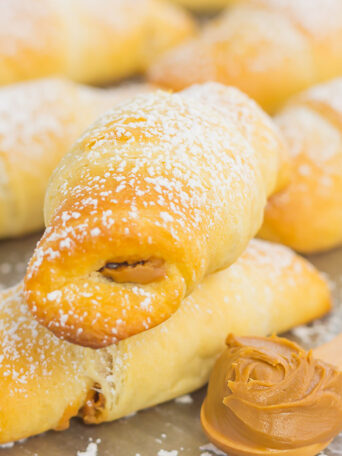 Creamy cookie butter, layered on buttery crescent rolls and topped with chocolate chips creates these decadent Chocolate Cookie Butter Crescents!