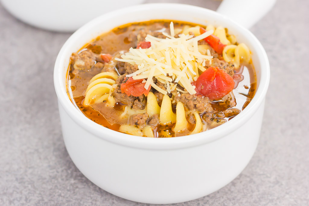 One Pot Lasagna Soup {Plus a video!} - Pumpkin 'N Spice