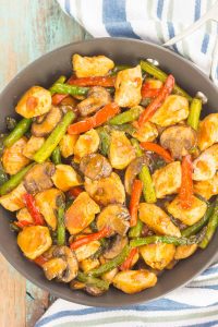 top down shot of garlic chicken stir fry in a pan