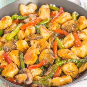 an easy chicken stir-fry with veggies in a pan