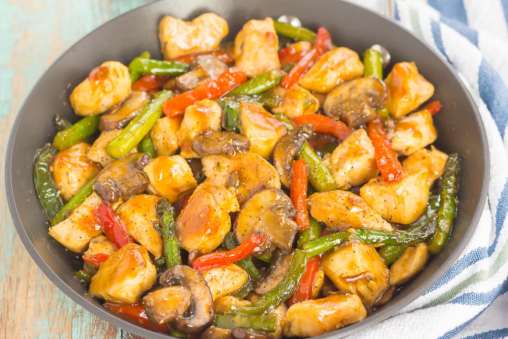 an easy chicken stir-fry with veggies in a pan