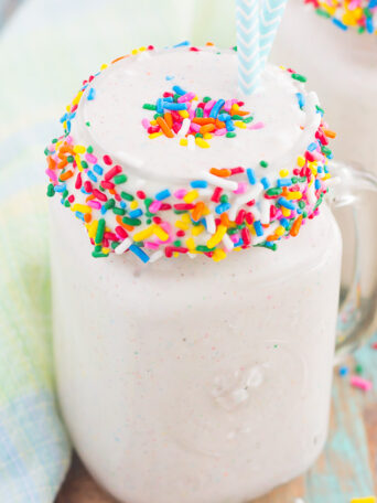 Creamy vanilla ice cream, swirled with funfetti cake batter mix creates this smooth and indulgent Funfetti Cake Batter Milkshake!