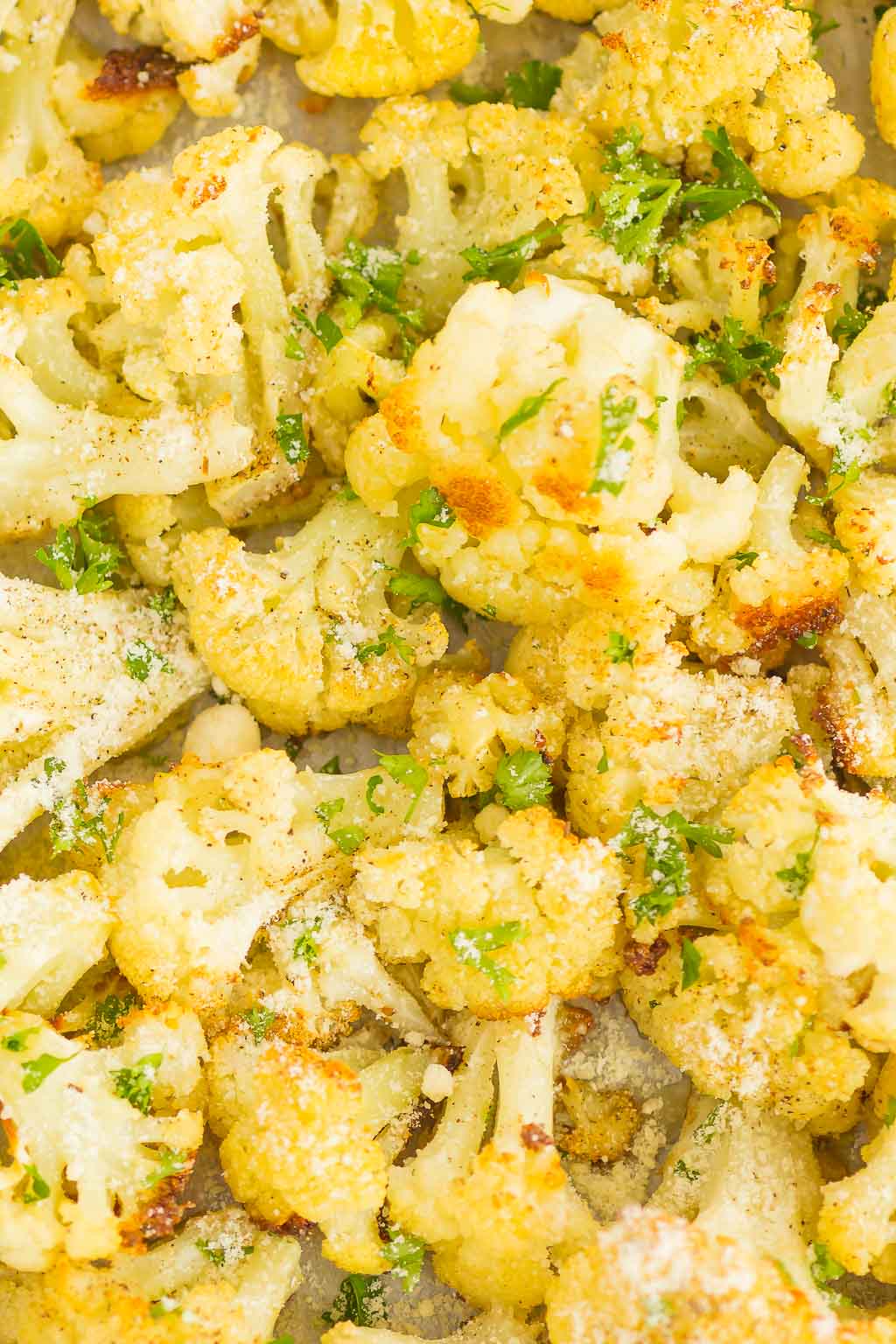 overhead view of garlic roasted cauliflower 