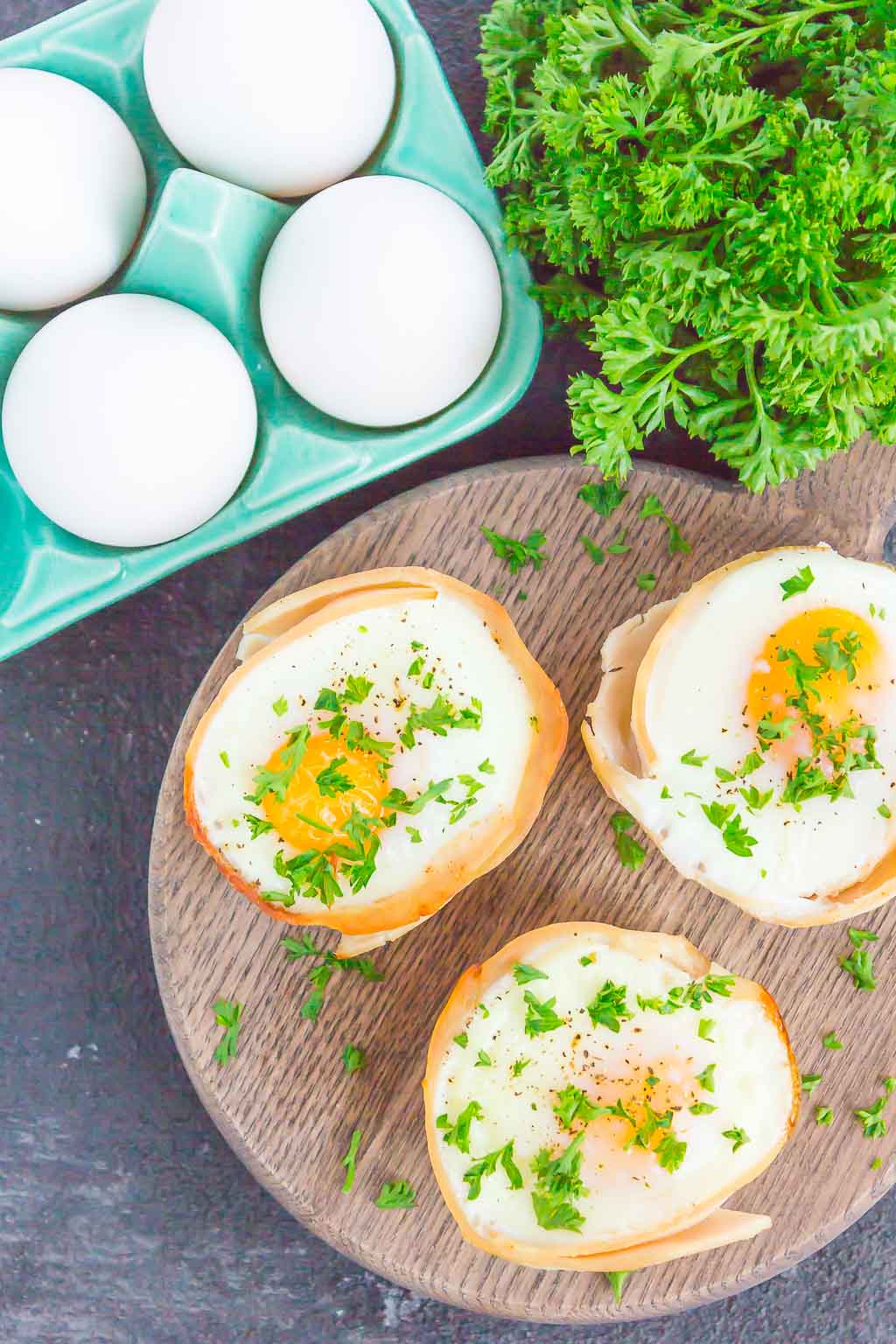 These Turkey Egg Cups are loaded with flavor and perfect for a quick and hearty breakfast. Made with just a few ingredients and ready in less than 30 minutes, this easy dish is a great way to start the day! #eggs #eggcups #eggmuffins #turkeycups #turkeyeggcups