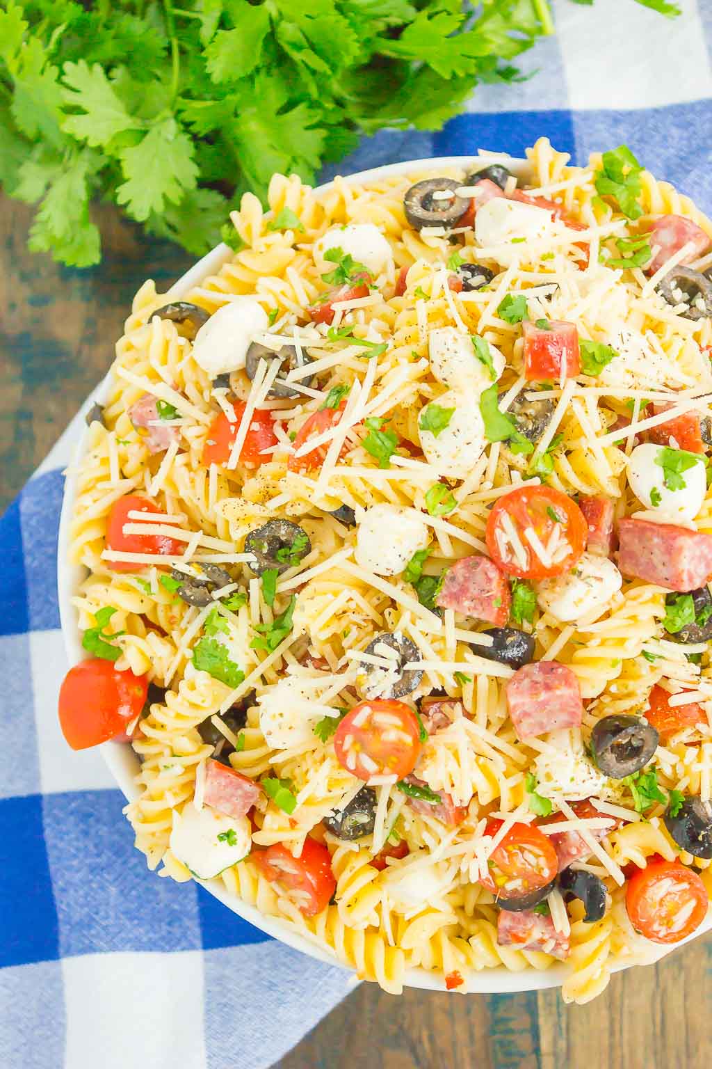 Easy Italian Pasta Salad is fast, fresh, and loaded with flavor. This zesty salad is packed with classic favorites, like salami, mozzarella pearls, black olives, cherry tomatoes and then tossed in a simple Italian dressing. Easy to make and ready in less than 30 minutes, this salad is perfect to serve for those summer parties and get-togethers! #pastasalad #italianpastasalad