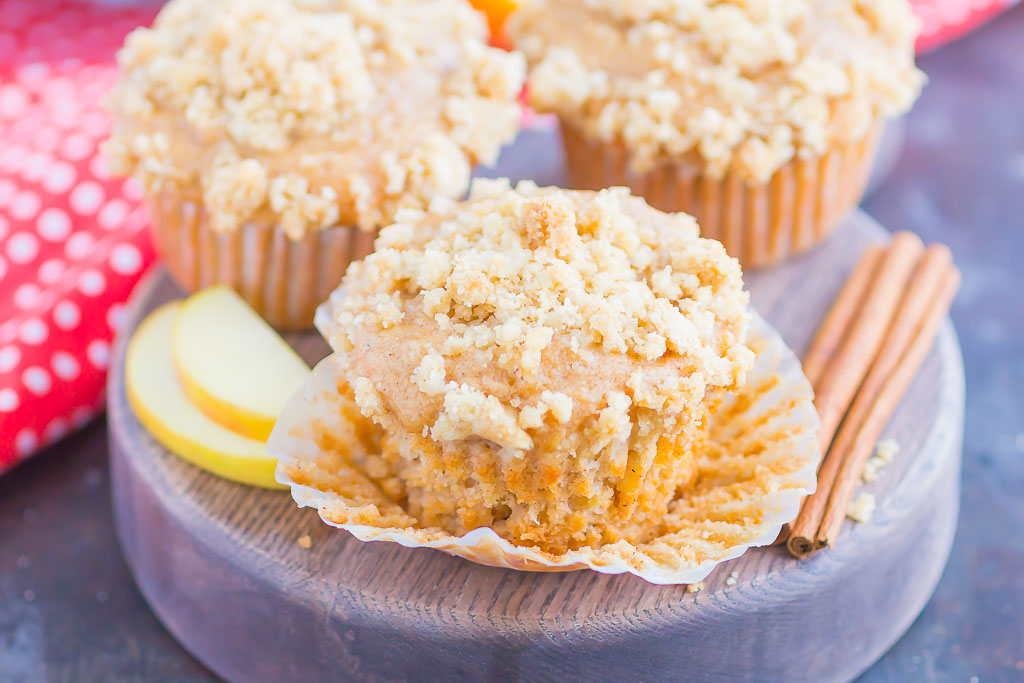 Apple Cinnamon Muffins (+ Crumb Topping!) Pumpkin 'N Spice