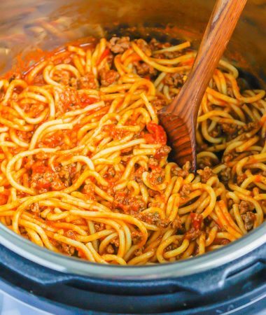 Instant Pot Spaghetti is an easy meal that's ready in just 30 minutes. Made in just one pot and with a few simple ingredients, this hearty dish is perfect to enjoy any time of the week! #instantpot #instantpotrecipe #instantpotspaghetti #spaghetti #spaghettiwithmeatsauce #weeknightdinner #kidfriendlymeals #dinner #recipe