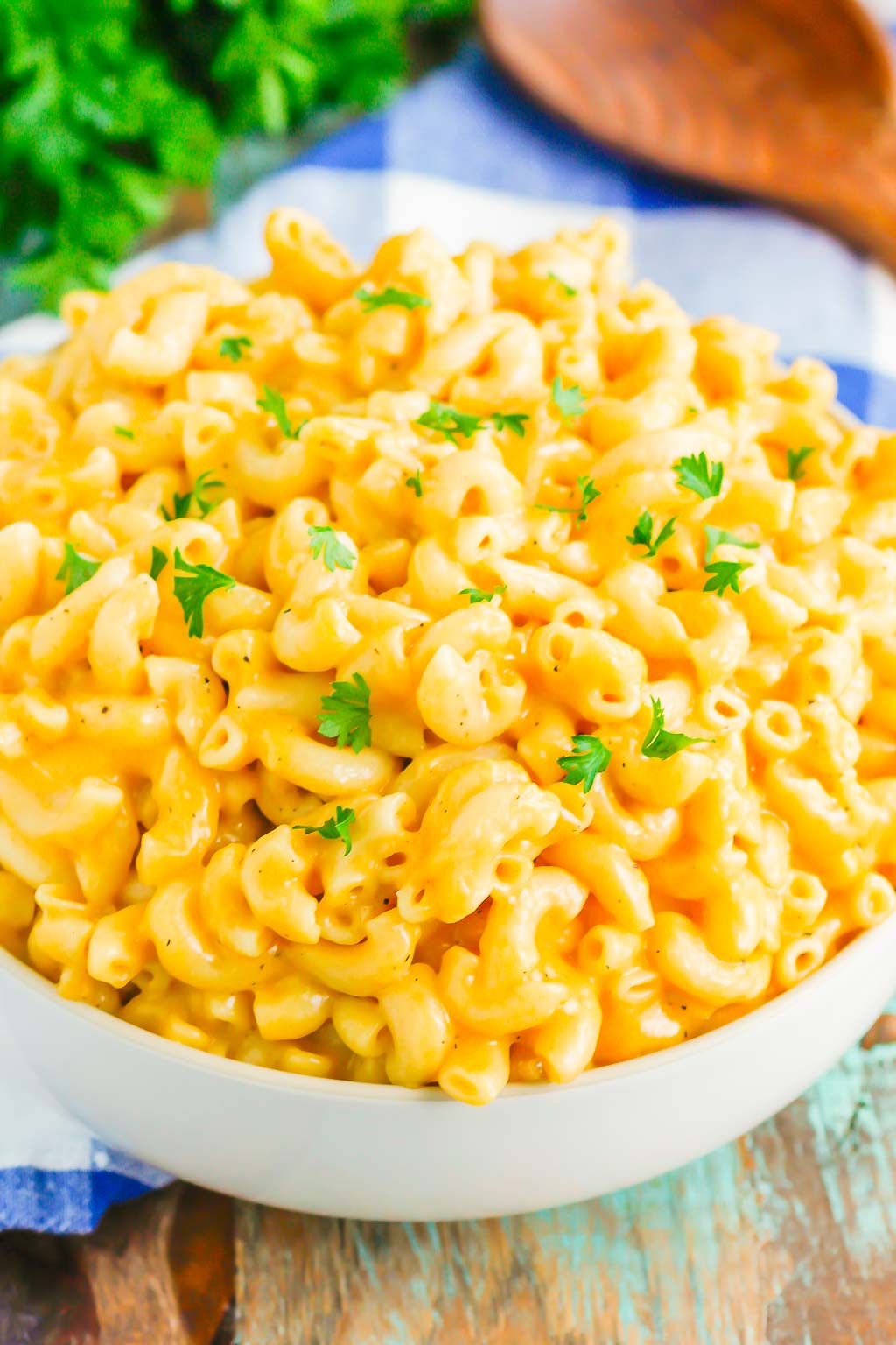 instant pot mac and cheese in a white serving bowl 