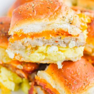 Breakfast Sliders are an easy, make-ahead dish that's filled with your favorite ingredients. Perfect to serve for a crowd or for when you need breakfast on-the-go! #sliders #breakfastsliders #breakfastsandwich #easybreakfast #makeaheadbreakfast #mealprep #breakfast