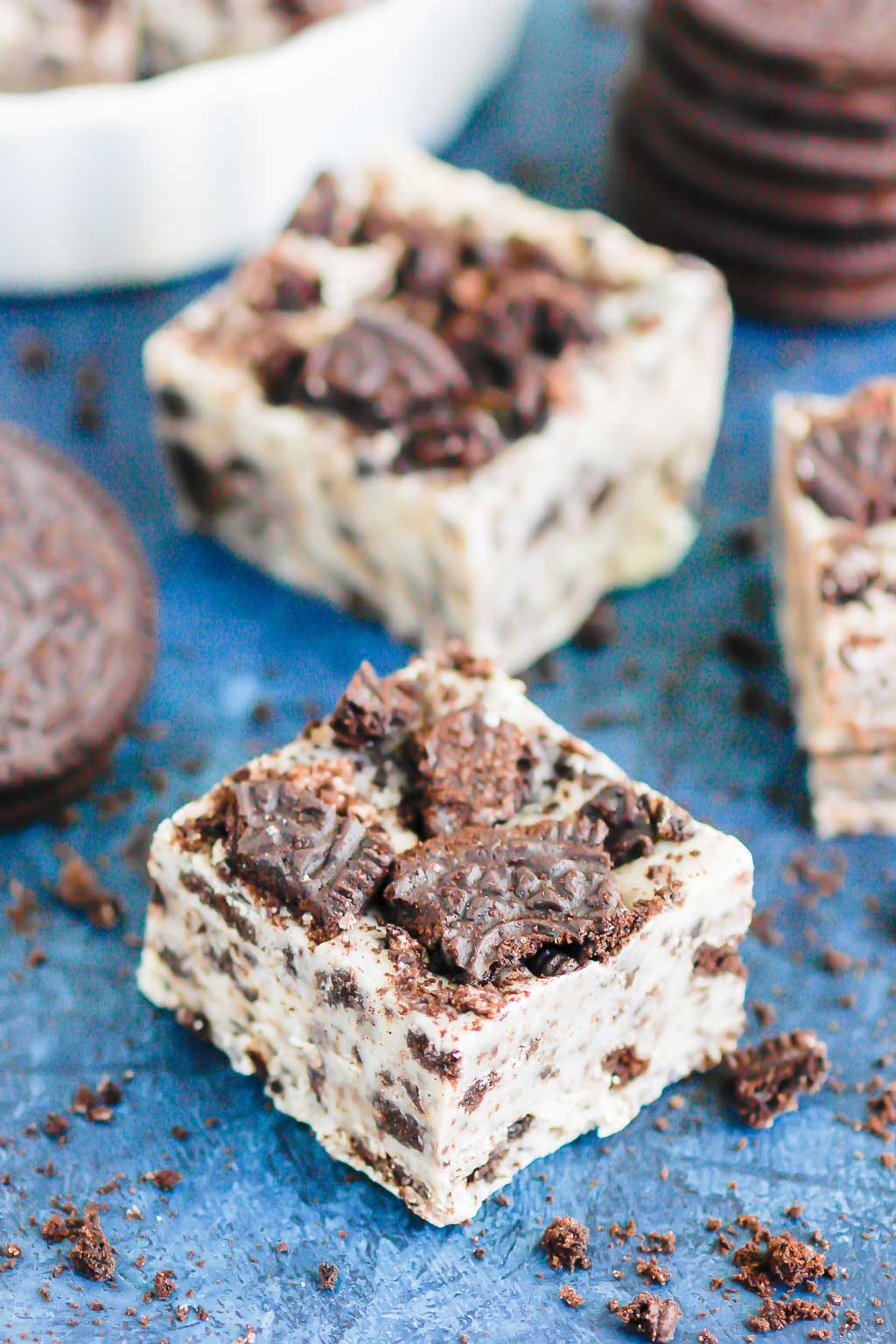 two pieces of oreo fudge on a blue background 