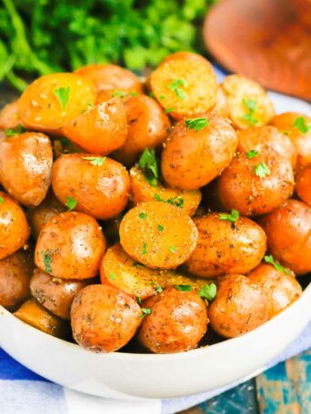 Instant Pot Garlic Herb Potatoes are tender, flavorful, and ready in just 20 minutes. Made with just a few simple ingredients, these potatoes are sure to be a delicious side dish for just about any meal! #potatoes #babypotatoes #instantpot #instantpotpotatoes #sidedish #thanksgivingsidedish