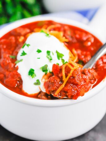 Instant Pot No Bean Chili is a simple, hearty meal that's ready in no time. Made with two types of ground beef and loaded with flavor, you'll never miss the beans in this cozy dish! #chili #nobeanchili #chilinobeans #instantpot #instantpotchili #Instantpotnobeanchili #dinner #comfortfood