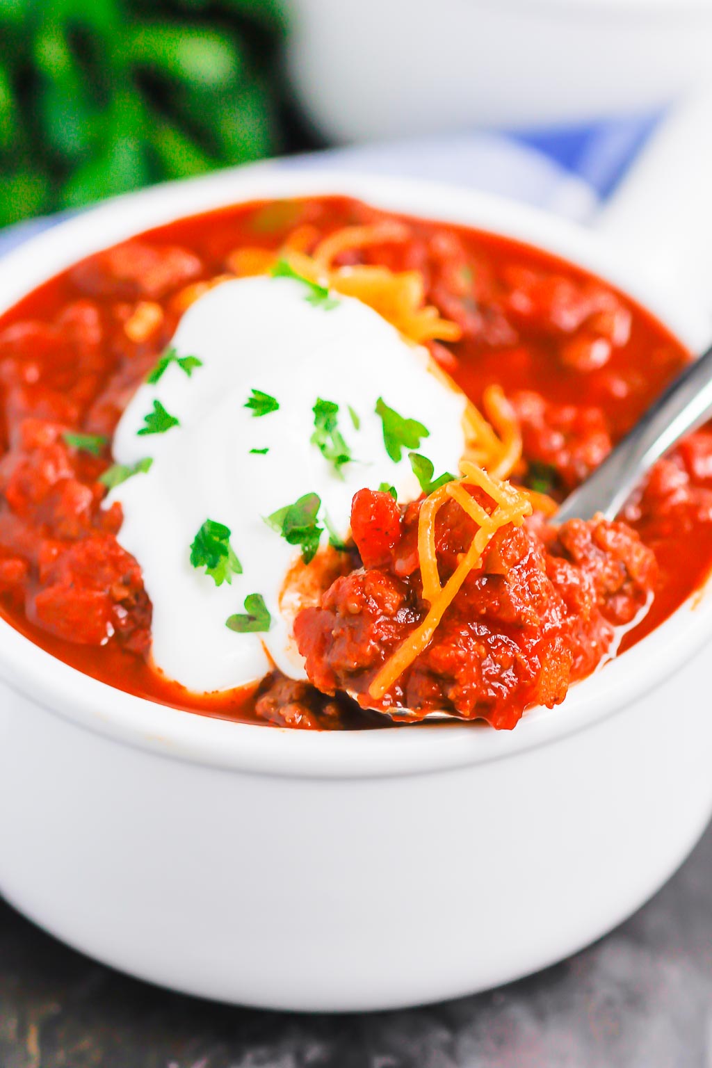 Instant Pot No Bean Chili is a simple, hearty meal that's ready in no time. Made with two types of ground beef and loaded with flavor, you'll never miss the beans in this cozy dish! #chili #nobeanchili #chilinobeans #instantpot #instantpotchili #Instantpotnobeanchili #dinner #comfortfood