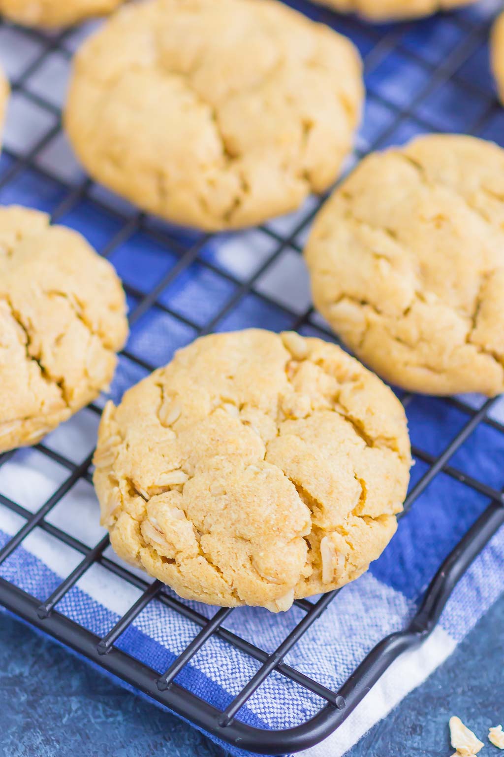 Peanut Butter Oatmeal Cookies are soft, chewy, and loaded with flavor. This easy cookie recipe is ready in no time and perfect for peanut butter lovers! #cookies #peanutbuttercookies #peanutbutteroatmealcookies #bestpeanutbuttercookies #easycookierecipe #dessert