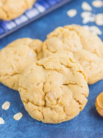 Peanut Butter Oatmeal Cookies are soft, chewy, and loaded with flavor. This easy cookie recipe is ready in no time and perfect for peanut butter lovers! #cookies #peanutbuttercookies #peanutbutteroatmealcookies #bestpeanutbuttercookies #easycookierecipe #dessert