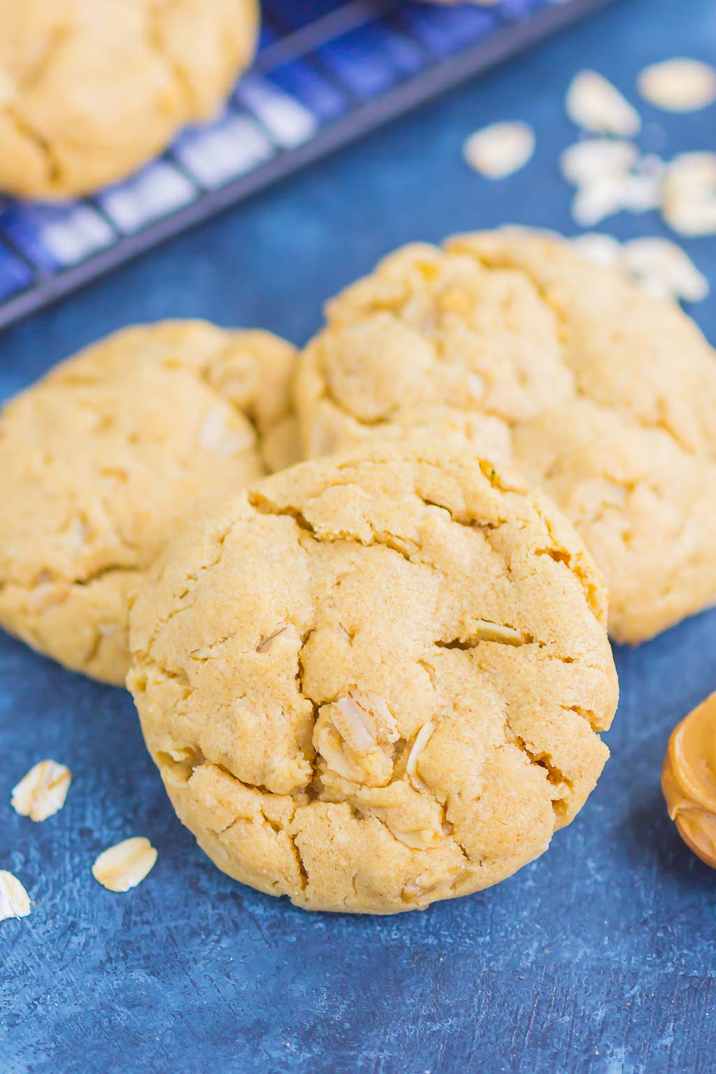 Peanut Butter Oatmeal Cookies are soft, chewy, and loaded with flavor. This easy cookie recipe is ready in no time and perfect for peanut butter lovers! #cookies #peanutbuttercookies #peanutbutteroatmealcookies #bestpeanutbuttercookies #easycookierecipe #dessert