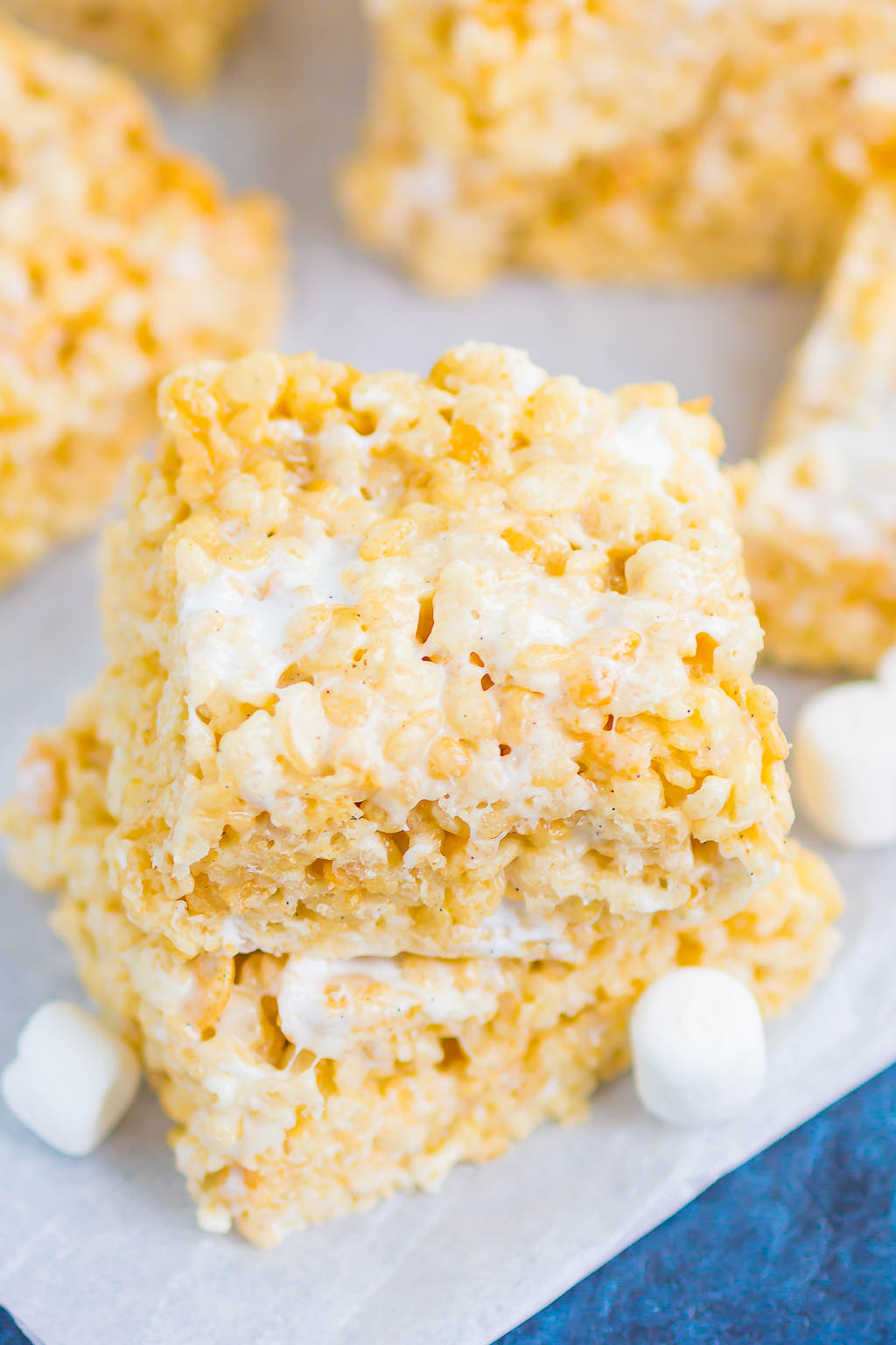 Rice Krispie Treats are soft, chewy, and loaded with pockets of sweet marshmallows. Made with just a few ingredients and ready in no time, this classic dessert will be a hit with everyone! #ricekrispietreats #bestricekrispietreats #ricekrispies #ricekrispie #marshmallowdessert #marshmallows #nobake