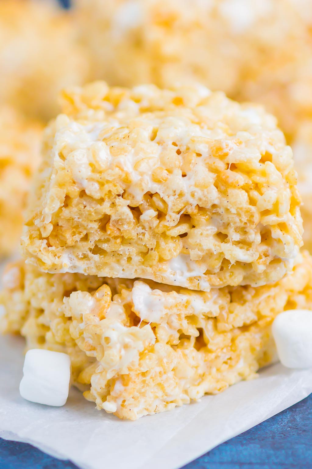 Rice Krispie Treats are soft, chewy, and loaded with pockets of sweet marshmallows. Made with just a few ingredients and ready in no time, this classic dessert will be a hit with everyone! #ricekrispietreats #bestricekrispietreats #ricekrispies #ricekrispie #marshmallowdessert #marshmallows #nobake