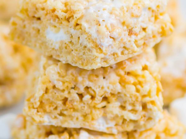Rice Krispie Treats are soft, chewy, and loaded with pockets of sweet marshmallows. Made with just a few ingredients and ready in no time, this classic dessert will be a hit with everyone! #ricekrispietreats #bestricekrispietreats #ricekrispies #ricekrispie #marshmallowdessert #marshmallows #nobake