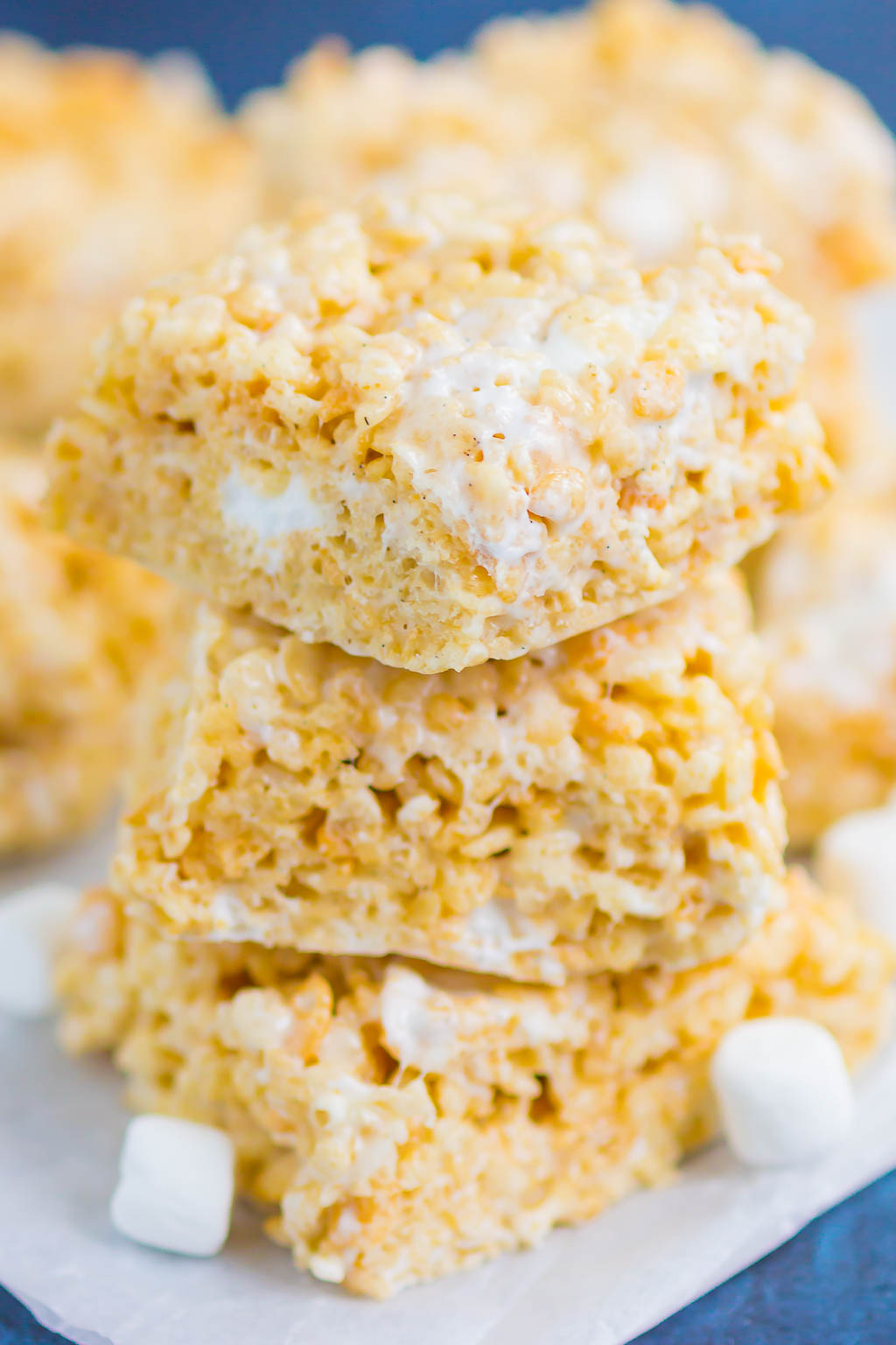 Rice Krispie Treats are soft, chewy, and loaded with pockets of sweet marshmallows. Made with just a few ingredients and ready in no time, this classic dessert will be a hit with everyone! #ricekrispietreats #bestricekrispietreats #ricekrispies #ricekrispie #marshmallowdessert #marshmallows #nobake