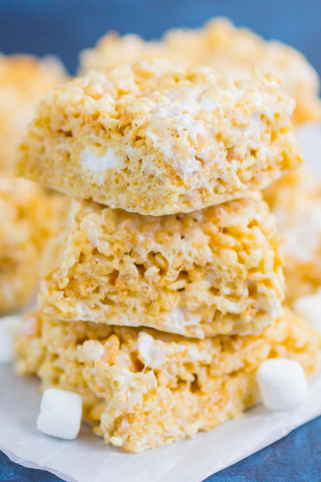 Rice Krispie Treats are soft, chewy, and loaded with pockets of sweet marshmallows. Made with just a few ingredients and ready in no time, this classic dessert will be a hit with everyone! #ricekrispietreats #bestricekrispietreats #ricekrispies #ricekrispie #marshmallowdessert #marshmallows #nobake