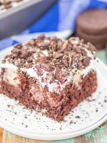 Oreo Pudding Poke Cake is chocolatey, fluffy, and simple to make. A fudgy cake is loaded with white chocolate pudding and studded with a creamy whipped topping and lots of Oreo cookies. The easiest, most delicious cake!